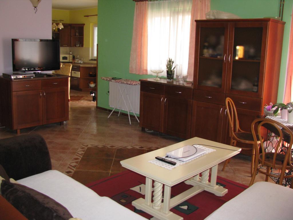 Apartment Megi ตรีบูนย์ ภายนอก รูปภาพ