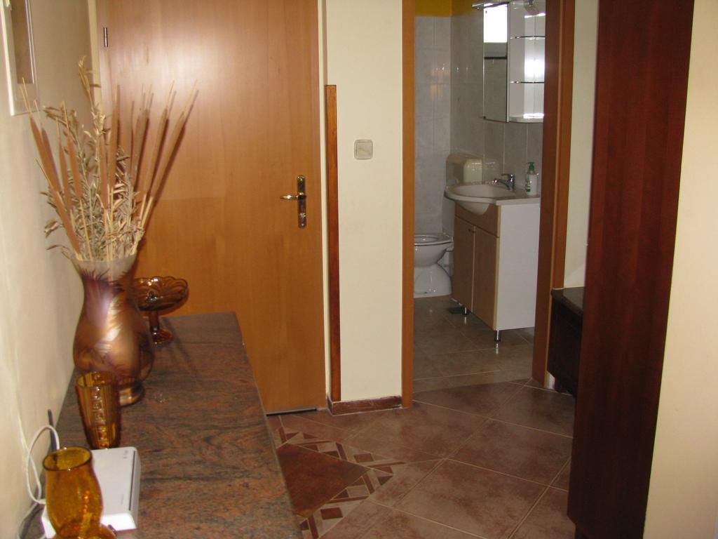 Apartment Megi ตรีบูนย์ ภายนอก รูปภาพ