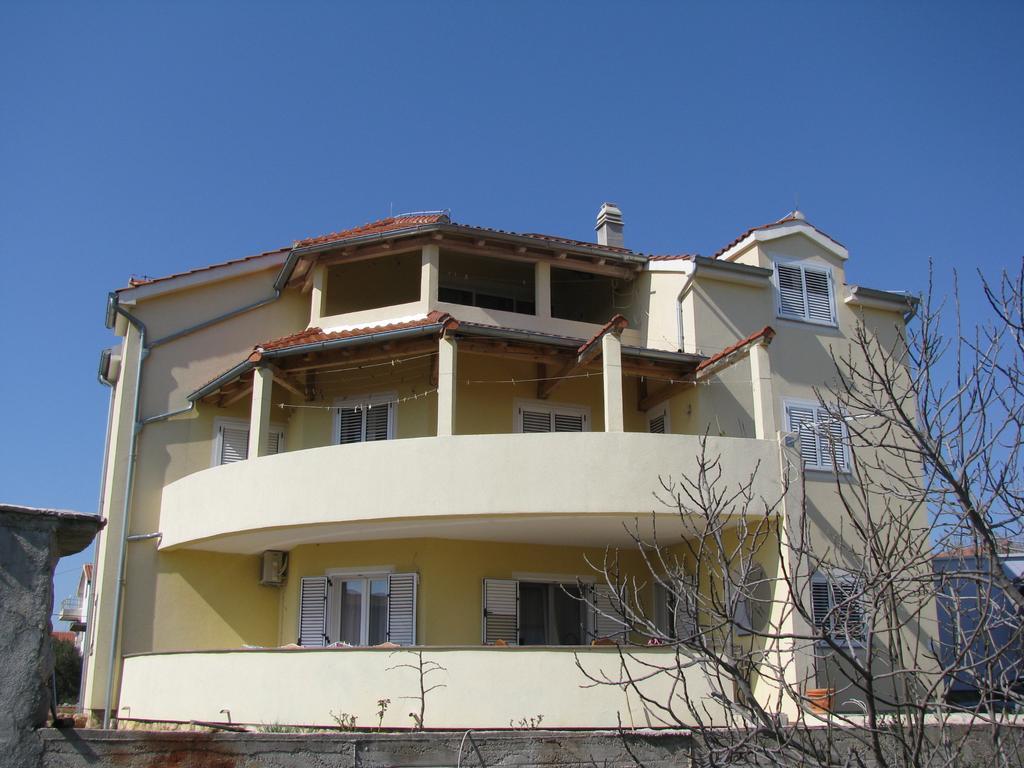 Apartment Megi ตรีบูนย์ ภายนอก รูปภาพ
