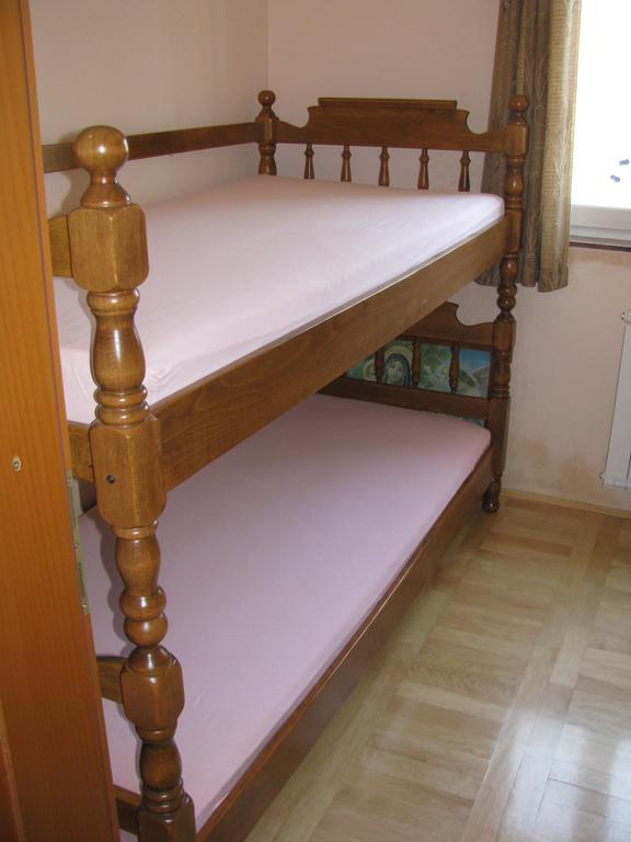 Apartment Megi ตรีบูนย์ ภายนอก รูปภาพ